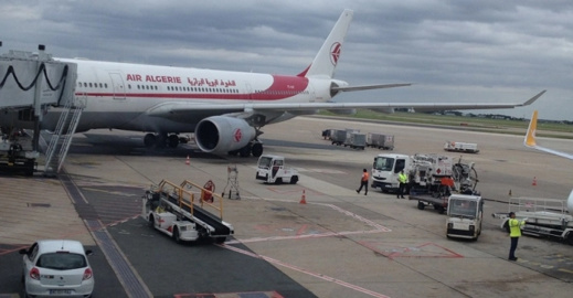 حاولا الهجرة سرا.. العثور على جثتي شابين داخل طائرة جزائرية حاولا الهجرة سرا.. العثور على جثتي شابين داخل طائرة جزائرية