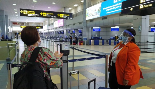 حاولتا تهريب الكوكايين إلى اسبانيا في شعرهما.. القبض على مسافرتين في هذا المطار حاولتا تهريب الكوكايين إلى اسبانيا في شعرهما.. القبض على مسافرتين في هذا المطار