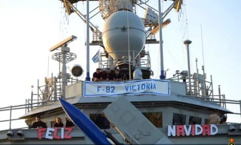 سفينة حربية تحط بميناء مليلية المحتلة