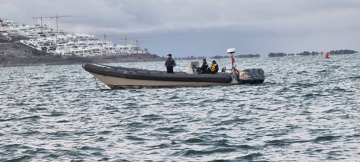 البحرية تنقذ 16 مهاجرا سريا تاهوا في شاطئ أركمان