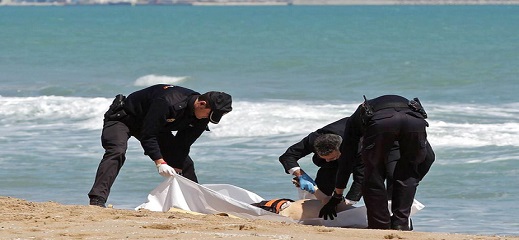 مغربي في الـ25 من عمره.. الشرطة تكشف عن هوية صاحب "جثة" لفظتها أمواج البحر بمليلية