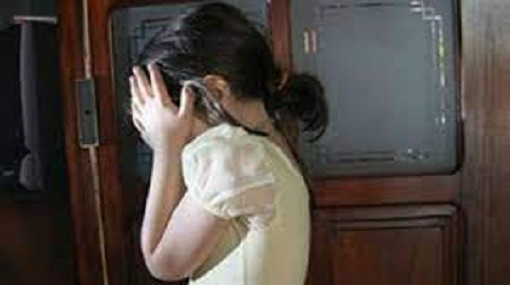 اغتصاب طفلة يجر بائع حلويات ستيني أمام مؤسسة تعليمية إلى الاعتقال اغتصاب طفلة يجر بائع حلويات ستيني أمام مؤسسة تعليمية إلى الاعتقال