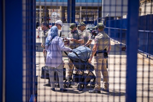 حكومة سبتة تتشبث بفرض "الفيز" على المغاربة حكومة سبتة تتشبث بفرض "الفيز" على المغاربة