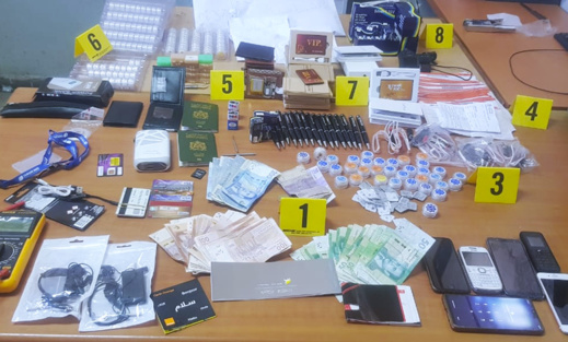 ترويج أجهزة للغش في امتحانات الباكالوربا يجر 3 طلبة للاعتقال ترويج أجهزة للغش في امتحانات الباكالوربا يجر 3 طلبة للاعتقال