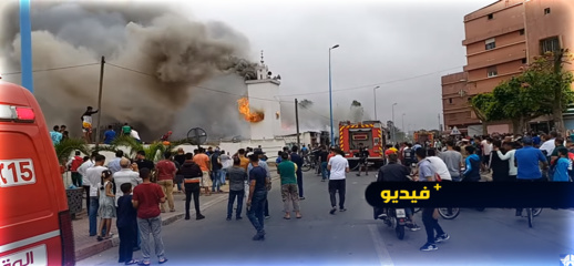 شاهدوا.. حريق مهول يلتهم مسجدا وصومعته شاهدوا.. حريق مهول يلتهم مسجدا وصومعته