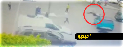 شاهدوا.. سائق سيارة أجرة يدهس زميله أمام الكاميرا بسبب زبون شاهدوا.. سائق سيارة أجرة يدهس زميله أمام الكاميرا بسبب زبون