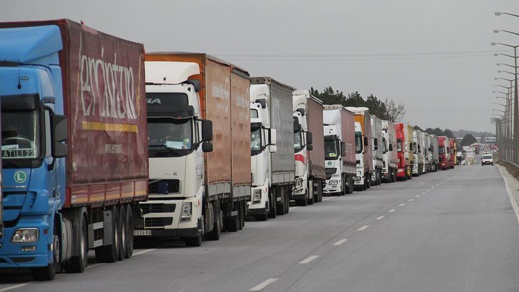 مهنيو النقل الطرقي للبضائع يطالبون الحكومة بالتحرك الفوري لتسقيف أسعار المحروقات