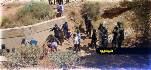 شاهدوا.. حملة لتوقيف وترحيل المهاجرين غير النظاميين بالحسيمة شاهدوا.. حملة لتوقيف وترحيل المهاجرين غير النظاميين بالحسيمة