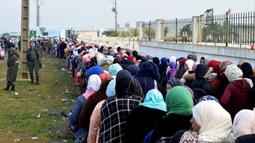 المغربيات في حقول اسبانيا علقن في المعاناة والغلاء المغربيات في حقول اسبانيا علقن في المعاناة والغلاء