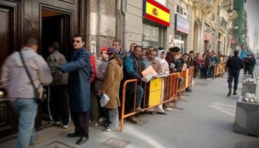 قنصلية إسبانية تشترط على المغاربة التخلي عن جنسيتهم لتجديد جواز السفر قنصلية إسبانية تشترط على المغاربة التخلي عن جنسيتهم لتجديد جواز السفر