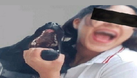 حرضت كلبها على قتل قطة أمام الكاميرا.. هذا ما حكمت به المحكمة في حق فتاة الفيديو حرضت كلبها على قتل قطة أمام الكاميرا.. هذا ما حكمت به المحكمة في حق فتاة الفيديو