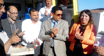 مراسيم حفل تسليم سيارة الإسعاف كهبة من طرف مؤسسة الأمل والتنمية بهولندا