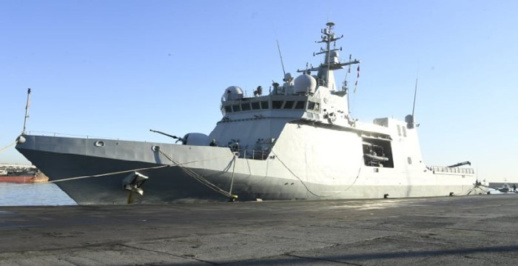 رغم الأزمة وحرب التصريحات..باخرة حربية اسبانية ترسو بميناء الجزائر.. رغم الأزمة وحرب التصريحات..باخرة حربية اسبانية ترسو بميناء الجزائر..