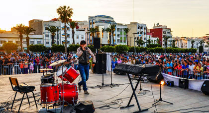 اسدال الستار حول فعاليات الدورة الثانية للمهرجان الأمازيغي حول الفن والتراث بالريف اسدال الستار حول فعاليات الدورة الثانية للمهرجان الأمازيغي حول الفن والتراث بالريف