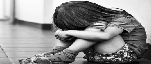 صادم.. مراهق يغتصب طفلة عمرها 4 سنوات ويتركها غارقة في دماءها صادم.. مراهق يغتصب طفلة عمرها 4 سنوات ويتركها غارقة في دماءها