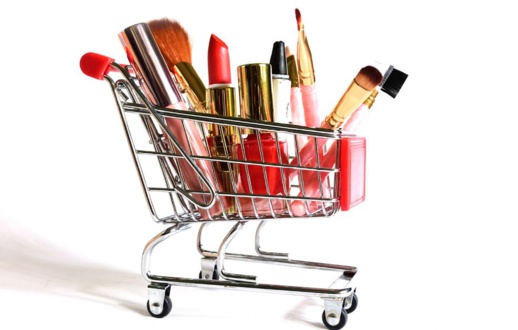 مؤثرات التواصل الاجتماعي يروجن لمساحيق تجميل خطيرة مؤثرات التواصل الاجتماعي يروجن لمساحيق تجميل خطيرة