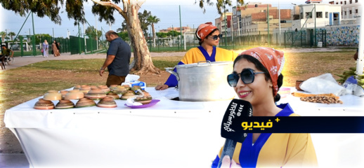 شاهدوا.. فتاة يافعة تبيع الببوش في الناظور وهكذا واجهت كاميرا ناظورسيتي شاهدوا.. فتاة يافعة تبيع الببوش في الناظور وهكذا واجهت كاميرا ناظورسيتي