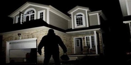 استنفار أمني بعد السطو على منزل وزير في حكومة أخنوش وبيع ممتلكاته في الجوطية استنفار أمني بعد السطو على منزل وزير في حكومة أخنوش وبيع ممتلكاته في الجوطية