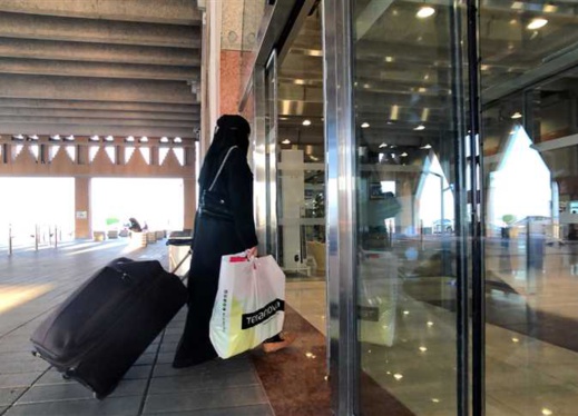 مطالب بالسماح للنساء بالمبيت بمفردهن في الفنادق الموجودة بمدن سكناهن مطالب بالسماح للنساء بالمبيت بمفردهن في الفنادق الموجودة بمدن سكناهن