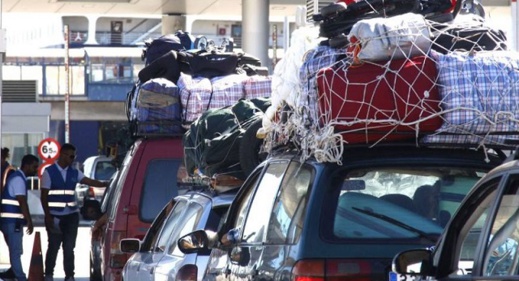 أزيد من 3,5 مليون شخص من أفراد الجالية يلجون المغرب لقضاء العطلة الصيفية أزيد من 3,5 مليون شخص من أفراد الجالية يلجون المغرب لقضاء العطلة الصيفية