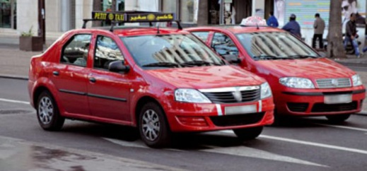 فوضى وتعسفات سائقي الطاكسيات.. دعوات لتفعيل الزجر القانوني وتشجيع المواطنين على التوجه إلى الشرطة فوضى وتعسفات سائقي الطاكسيات.. دعوات لتفعيل الزجر القانوني وتشجيع المواطنين على التوجه إلى الشرطة