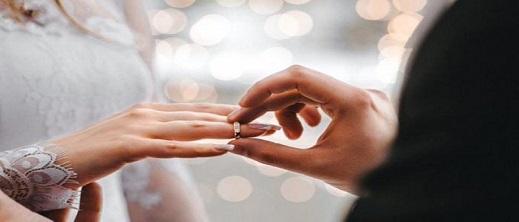رجل يثير الجدل بزواجه بعد أربعة أيام من وفاة زوجته الأولى رجل يثير الجدل بزواجه بعد أربعة أيام من وفاة زوجته الأولى