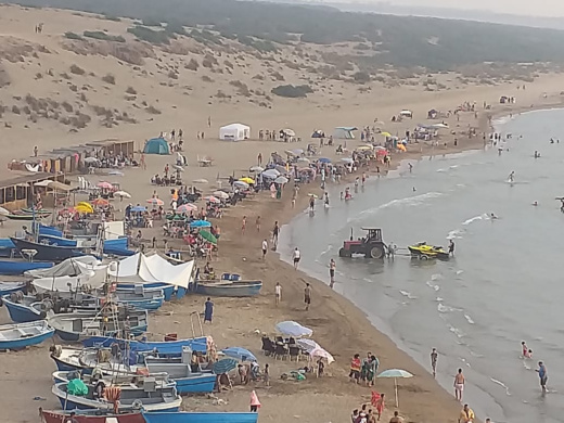 الناظور.. مصطافون يشتكون من "ابتزازات" رجال القوات المساعدة بشواطئ بوغافر الناظور.. مصطافون يشتكون من "ابتزازات" رجال القوات المساعدة بشواطئ بوغافر