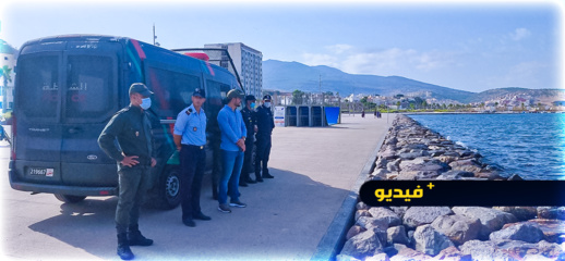 سلطات الأمن تحاصر "المراكب السياحية" لمنع الرحلات البحرية بكورنيش الناظور سلطات الأمن تحاصر "المراكب السياحية" لمنع الرحلات البحرية بكورنيش الناظور