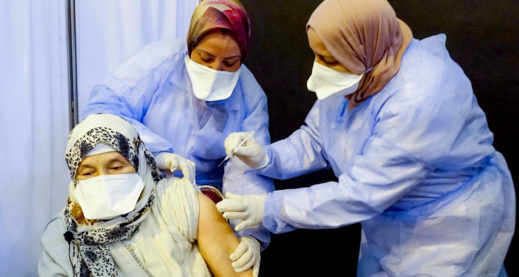 وزارة الصحة تؤكد نهاية الموجة الرابعة للانتشار الجماعي الواسع لفيروس كورونا وزارة الصحة تؤكد نهاية الموجة الرابعة للانتشار الجماعي الواسع لفيروس كورونا