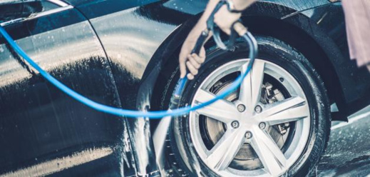 مهاجر ناظوري يدفع 3 آلاف أورو كغرامة بعد غسل سيارته على الطريق مهاجر ناظوري يدفع 3 آلاف أورو كغرامة بعد غسل سيارته على الطريق