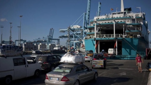 الموانئ الإسبانية تمنع على المغاربة المقيمين بالخارج إدخال بعض المنتجات والأطعمة الموانئ الإسبانية تمنع على المغاربة المقيمين بالخارج إدخال بعض المنتجات والأطعمة