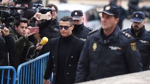 الشرطة تستدعي كريستيانو رونالدو لهذا السبب الشرطة تستدعي كريستيانو رونالدو لهذا السبب