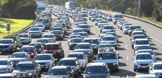 غلاء التذاكر يرغم مغاربة المهجر على تحمل مشقة الاختناق المروري بالمعبر الحدودي غلاء التذاكر يرغم مغاربة المهجر على تحمل مشقة الاختناق المروري بالمعبر الحدودي