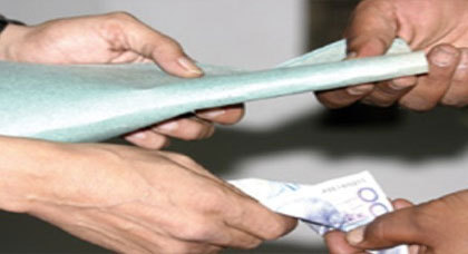 الجمارك تدعو الجالية المغربية إلى التبليغ عن الرشوة حال وقوعها الجمارك تدعو الجالية المغربية إلى التبليغ عن الرشوة حال وقوعها