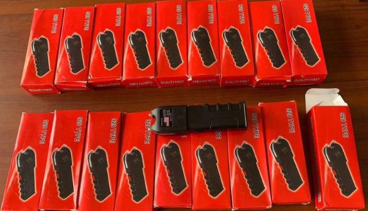 بيع صواعق كهرباء على الأنترنت يقود عشريني للاعتقال بيع صواعق كهرباء على الأنترنت يقود عشريني للاعتقال