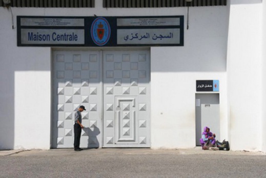 إطلاق سراح مهاجر مغربي بعد إيقافه بمطار الحسيمة لعلاقته بحراك الريف إطلاق سراح مهاجر مغربي بعد إيقافه بمطار الحسيمة لعلاقته بحراك الريف