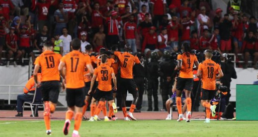 بعد فوزه على الوداد.. النهضة البركانية يحقق أول سوبر إفريقي في مسيرته بعد فوزه على الوداد.. النهضة البركانية يحقق أول سوبر إفريقي في مسيرته