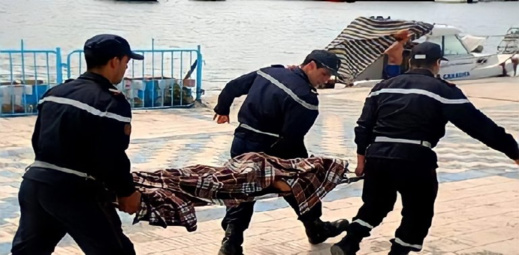 العثور على جثة شخص علقت في شباك قارب صيد بسواحل الريف العثور على جثة شخص علقت في شباك قارب صيد بسواحل الريف