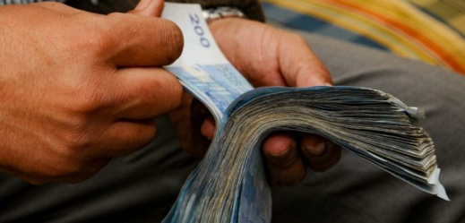 الحكومة تقرر زيادة حوالي 4  آلاف درهم في أجور الأطباء