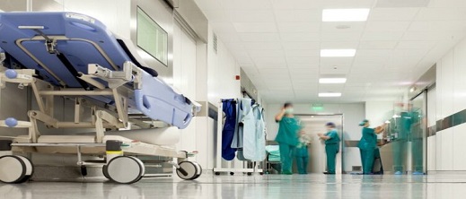 تسمم غذائي داخل دار للطالبات يرسل 38 فتاة إلى المستشفى