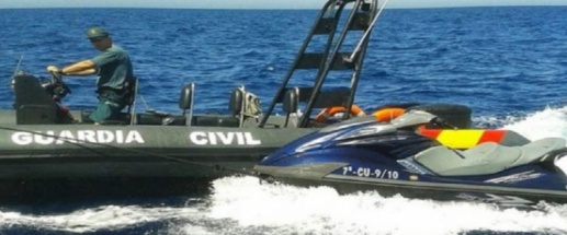 توقيف سائق "جيت سكي" يقوم بتهجير البشر من المغرب إلى إسبانيا بمبالغ مالية هامة توقيف سائق "جيت سكي" يقوم بتهجير البشر من المغرب إلى إسبانيا بمبالغ مالية هامة