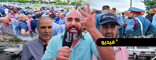 مهنيو سيارات الأجرة بالناظور يحتجون أمام مركز القيادة الجهوية للدرك الملكي مهنيو سيارات الأجرة بالناظور يحتجون أمام مركز القيادة الجهوية للدرك الملكي