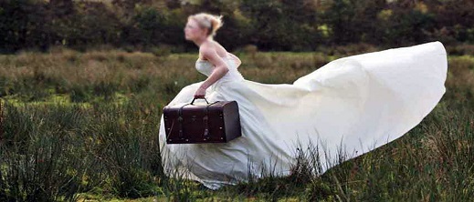 عروس تهرب مع عشيقها بعد يومين من حفل زفافها