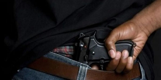 مفتش شرطة يستعمل سلاحه الوظيفي لتوقيف شخص مسلح