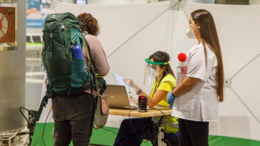 إسبانيا تلغي الإجراءات الصحية ضد كورونا في المطارات والموانئ إسبانيا تلغي الإجراءات الصحية ضد كورونا في المطارات والموانئ