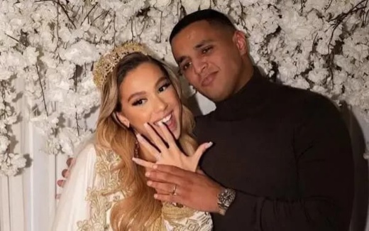 بسبب زواجه من نجمة تيك توك مشهورة.. مافيا هولندية تحرق سيارة اللاعب المغربي إحتارين بسبب زواجه من نجمة تيك توك مشهورة.. مافيا هولندية تحرق سيارة اللاعب المغربي إحتارين