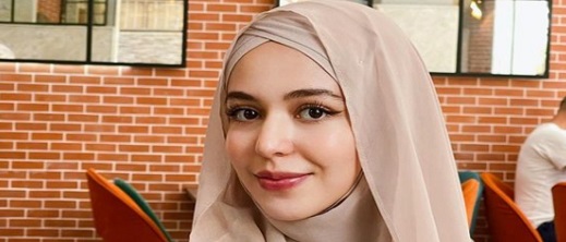 ابنة الحسيمة تحصل على جائزة أفضل مؤثرة في الشرق الأوسط وشمال أفريقيا ابنة الحسيمة تحصل على جائزة أفضل مؤثرة في الشرق الأوسط وشمال أفريقيا