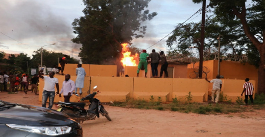 بلاغ رسمي.. الفوضى في بوركينافاسو وسفارة المغرب تحذر أبناء الجالية بلاغ رسمي.. الفوضى في بوركينافاسو وسفارة المغرب تحذر أبناء الجالية