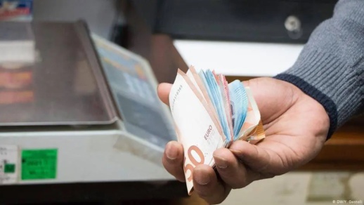 تحويلات مغاربة الخارج تتجاوز 71 مليار درهم خلال الثمانية أشهر الأولى لهذه السنة تحويلات مغاربة الخارج تتجاوز 71 مليار درهم خلال الثمانية أشهر الأولى لهذه السنة