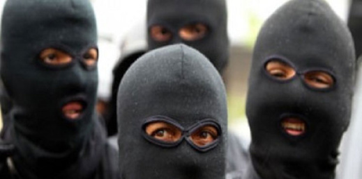 سيدة بالناظور لوكيل الملك.. عصابة هاجمت منزلي مرتين وتحاول اختطاف ابني وسرقة ممتلكاتي العقارية سيدة بالناظور لوكيل الملك.. عصابة هاجمت منزلي مرتين وتحاول اختطاف ابني وسرقة ممتلكاتي العقارية